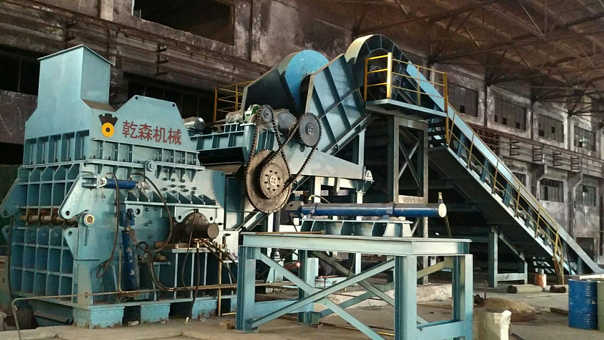 廢舊汽車破碎機(jī) 廢舊汽車破碎機(jī)